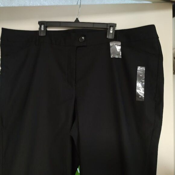 New Lane Bryant Black The 4 Season Mid Rise Boot Cut Pants Size Women's 26 Plus - Picture 2 of 3